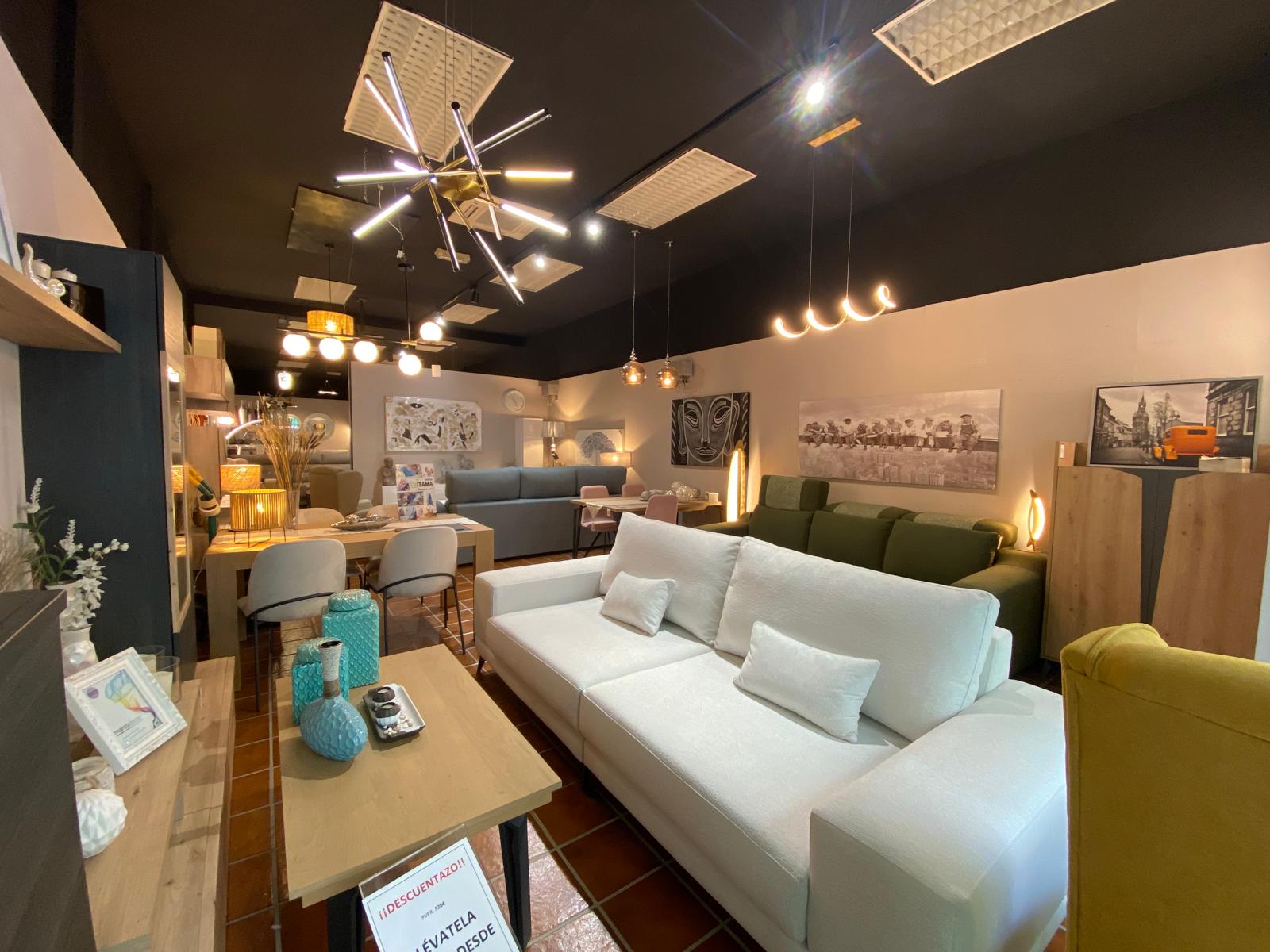 Zona de sofás y salón de la exposición de Home Dreams