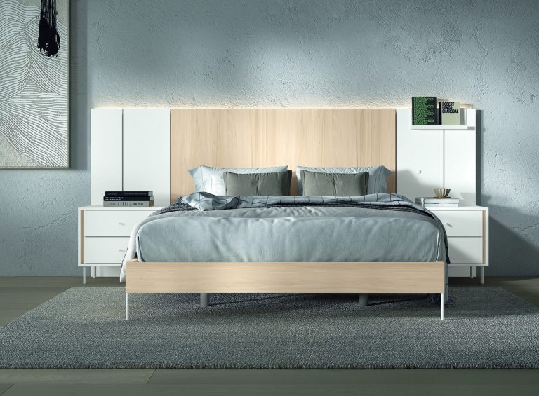 Dormitorio cabecero mesitas armario puertas batientes a medida con luz LED – Home Dreams Design