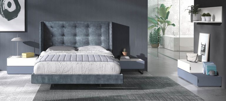 Dormitorio cabecero tapizado mesitas bancada cómoda – Home Dreams Design