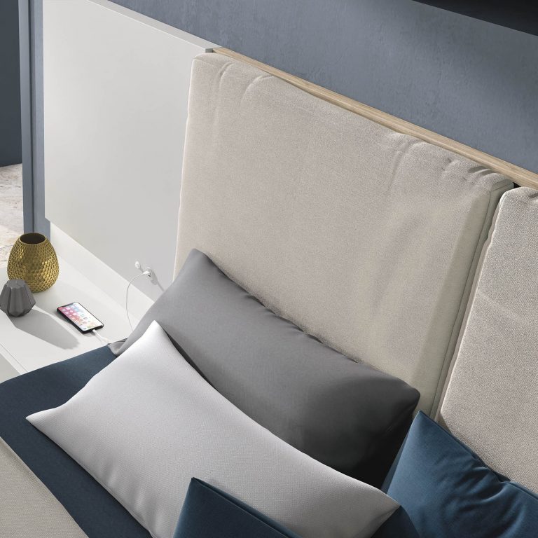Dormitorio cabecero tapizado mesitas bancada cómoda – Home Dreams Design