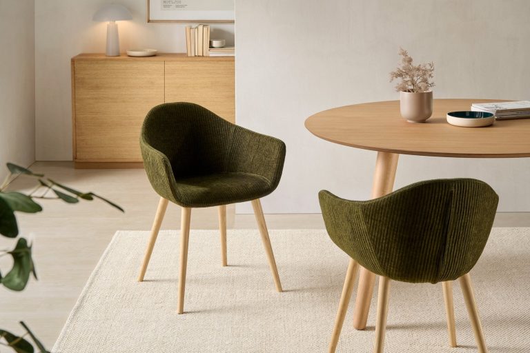 Con brazos – sillas de comedor